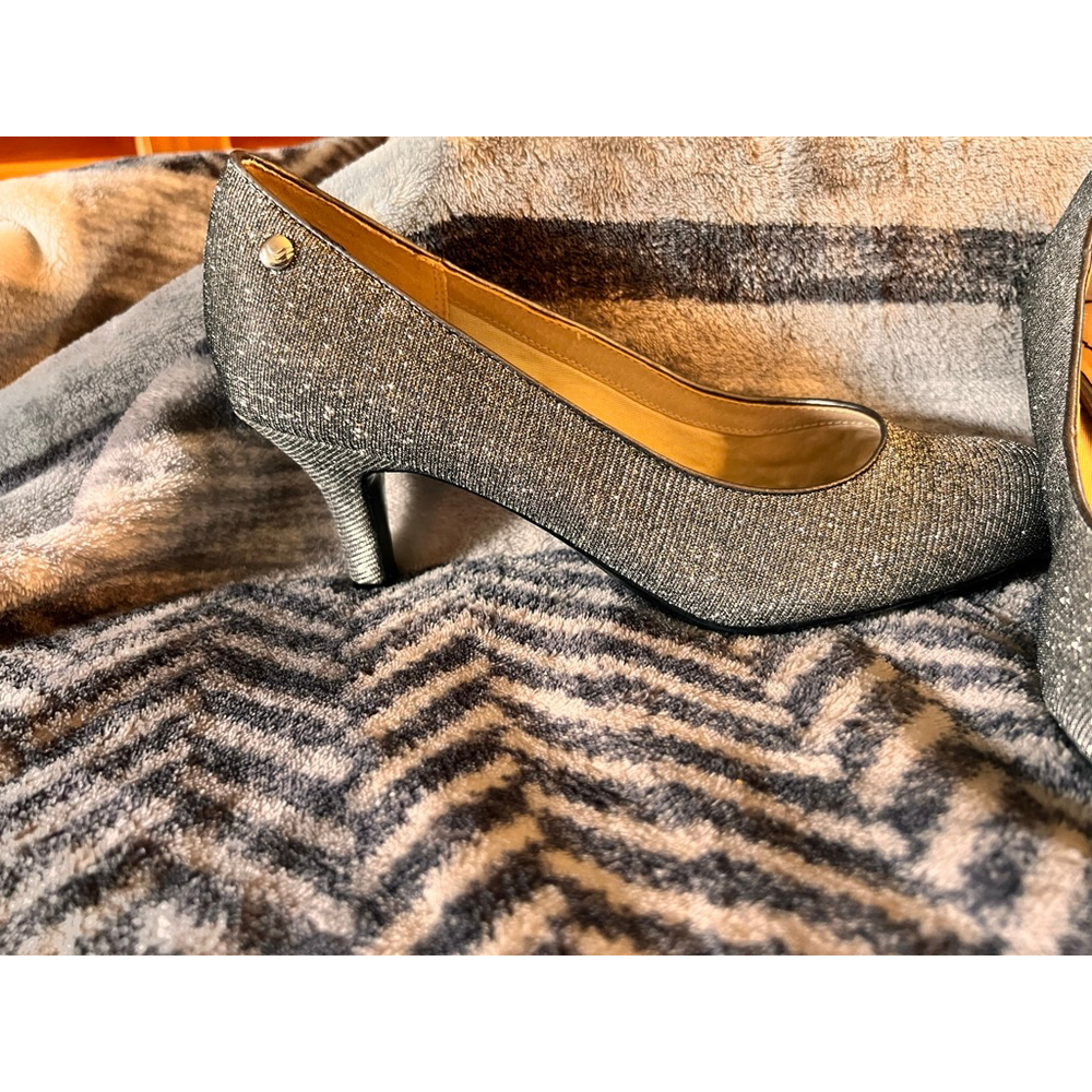 Women's LifeStride Silver Glitter Heels Size 8 - Picture 5 of 10